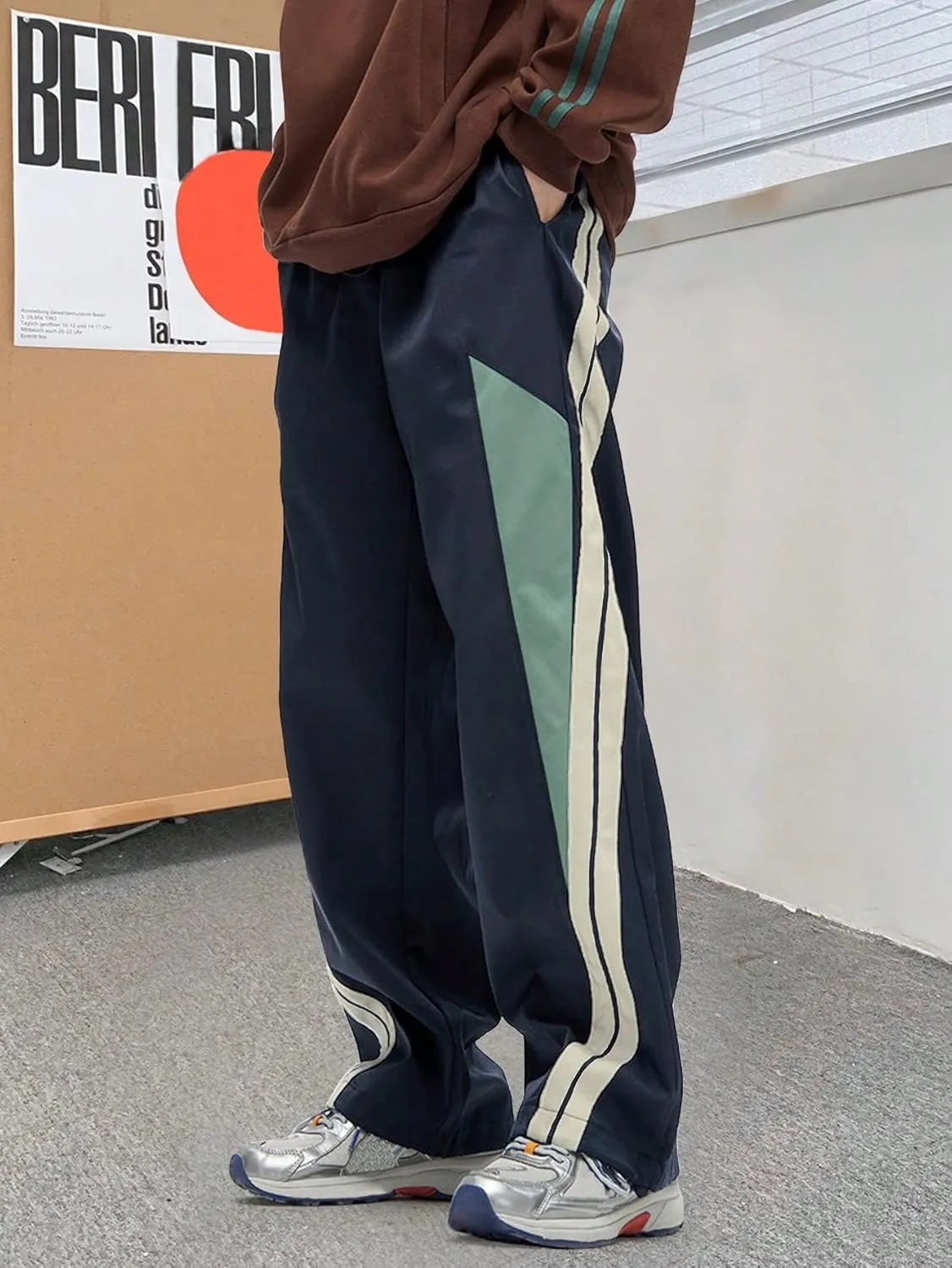 OYOANGLE Men's Colorblock Drawstring Waist Straight Wide Leg Baggy Pants with Pocket